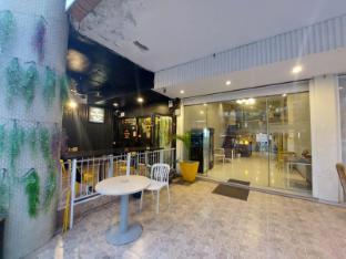 v check inn sukhumvit 22