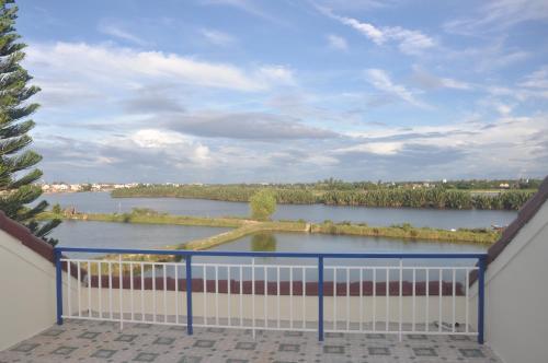 tra que riverside homestay