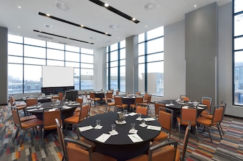 Holiday Inn Hotel & Suites Montreal Centre-Ville Ouest By Ihg,Sherbrooke>>Montreal,4 star