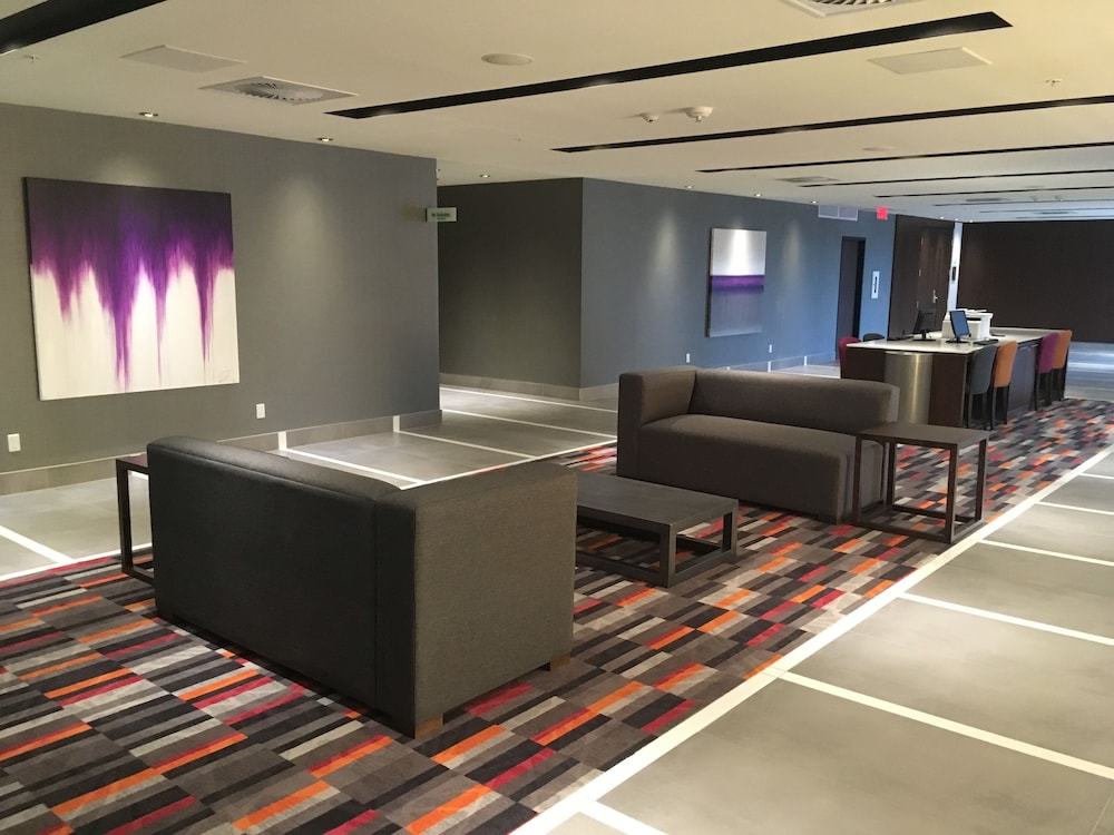 holiday inn hotel and suites montreal centre ville ouest by ihg