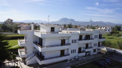 chris studios and apartments