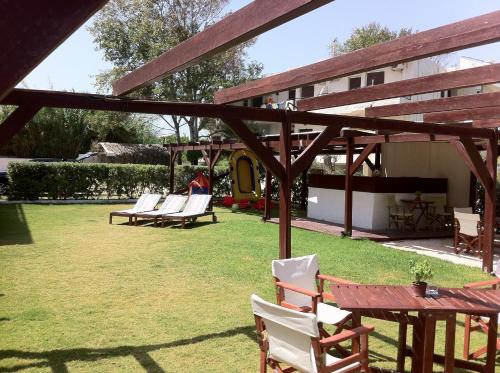 chris studios and apartments