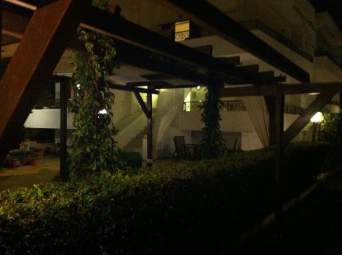 chris studios and apartments