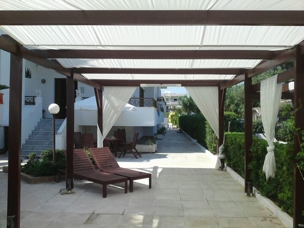 chris studios and apartments