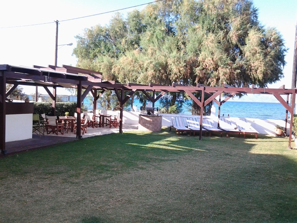 chris studios and apartments