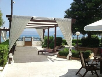 chris studios and apartments