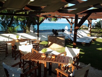 chris studios and apartments