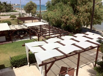 chris studios and apartments