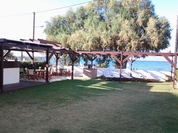 chris studios and apartments