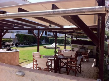 chris studios and apartments