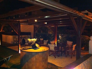 chris studios and apartments