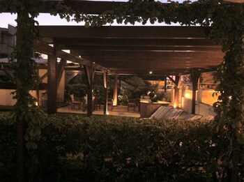 chris studios and apartments