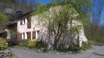 Hotellerie De La Cascade,Dardilly>>Craponne,2 star