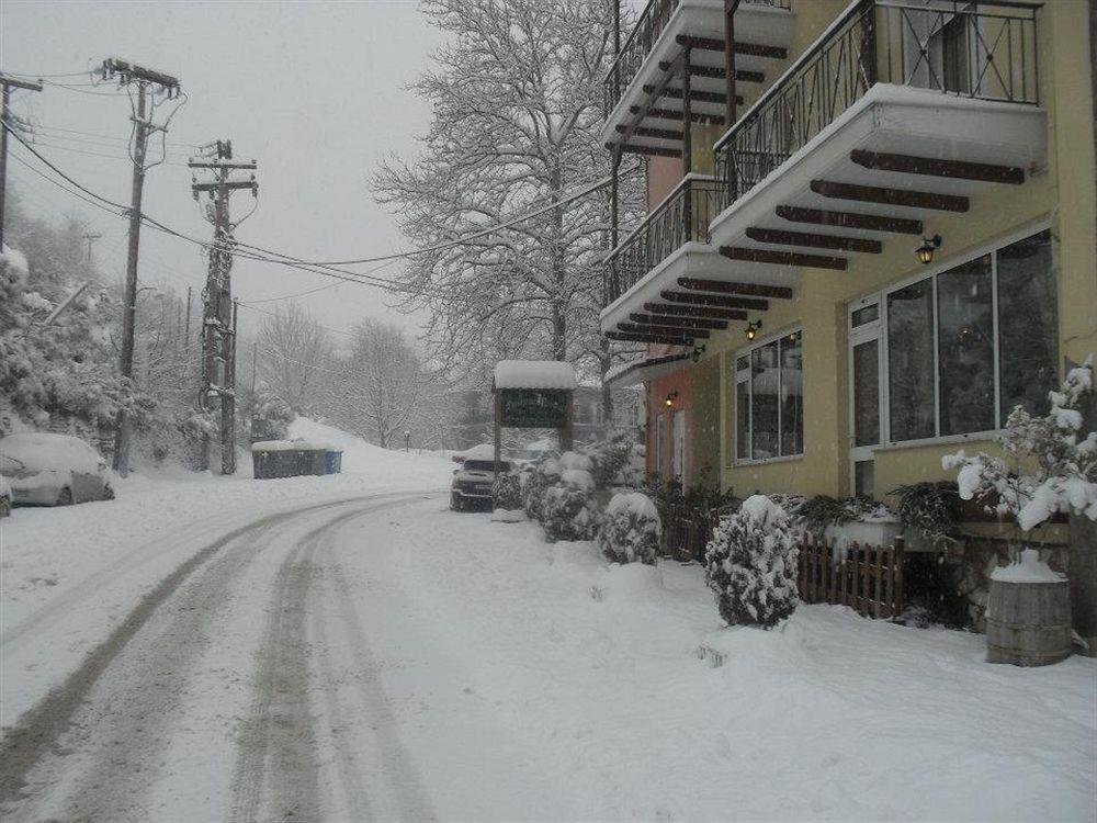 Xenonas Sta Tzakia,Potamia>>Karpenisi,3 star