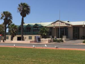 heritage resort shark bay