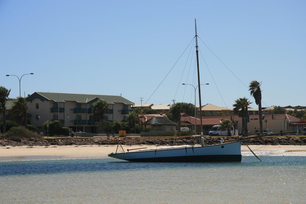 heritage resort shark bay