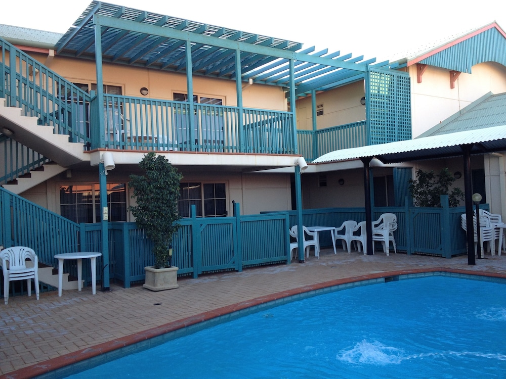 heritage resort shark bay