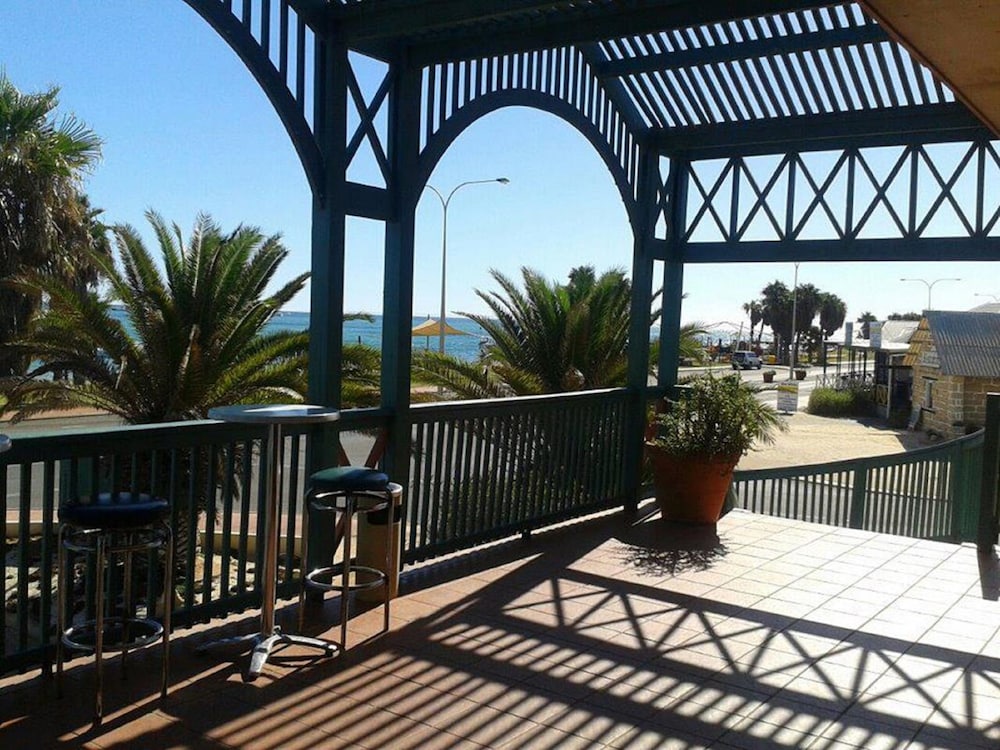 heritage resort shark bay