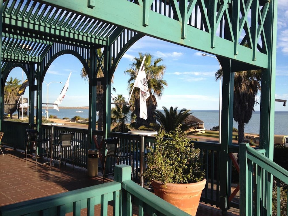 heritage resort shark bay