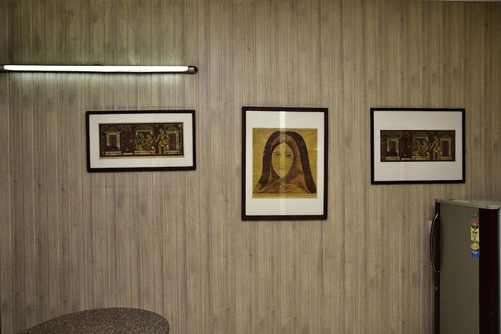 woodpecker 2 bedroom service apartment