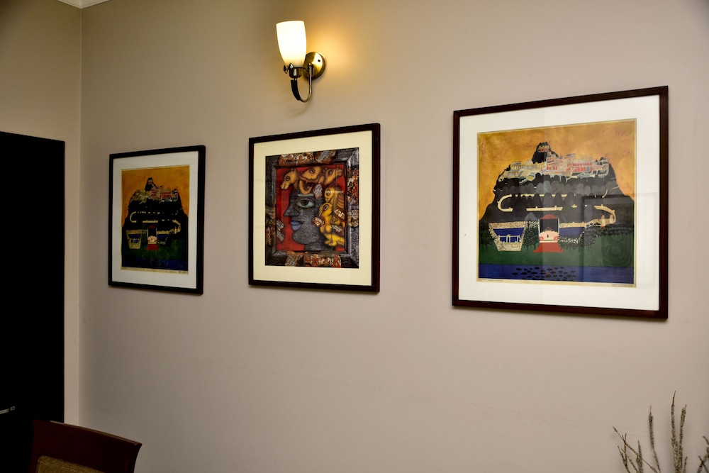 woodpecker 2 bedroom service apartment