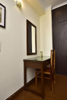 woodpecker 2 bedroom service apartment