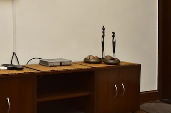 woodpecker 2 bedroom service apartment