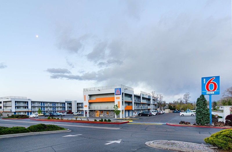 motel 6 denver central