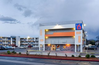 motel 6 denver central
