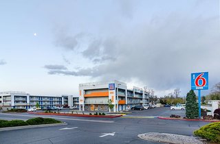 motel 6 denver central