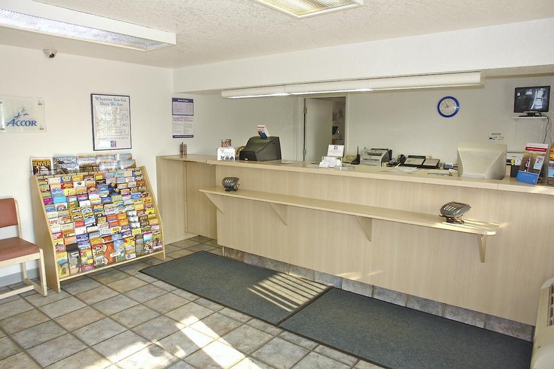 motel 6 denver central