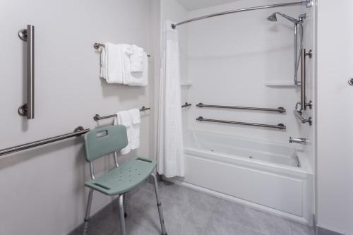 holiday inn express and suites rice lake by ihg