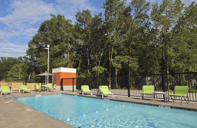 holiday inn express and suites columbus north an ihg hotel