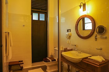 castle hill bungalow