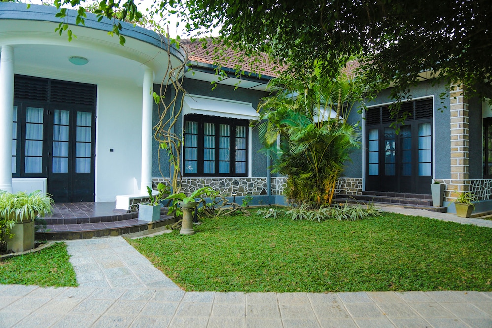 castle hill bungalow