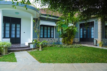 castle hill bungalow