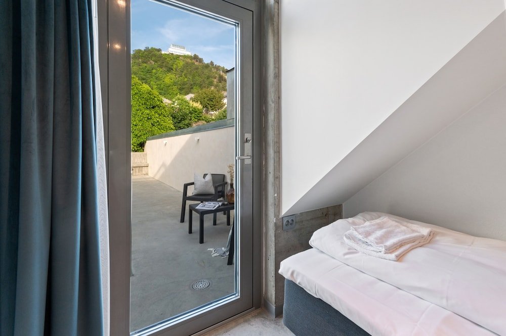 systra hotel apartments sj holt