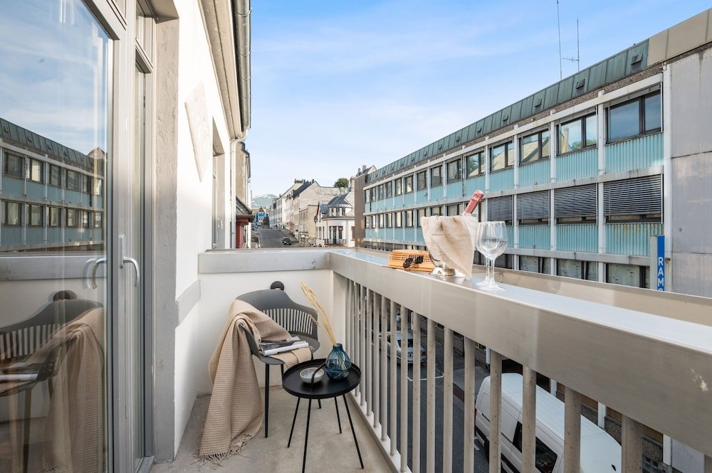 systra hotel apartments sj holt