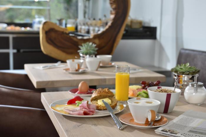 hotel uhu garni koln