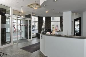 hotel uhu garni koln