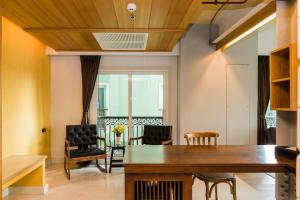 dang derm in the park khaosan