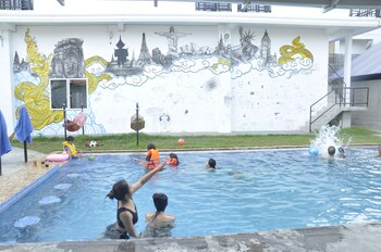 pool party hostel