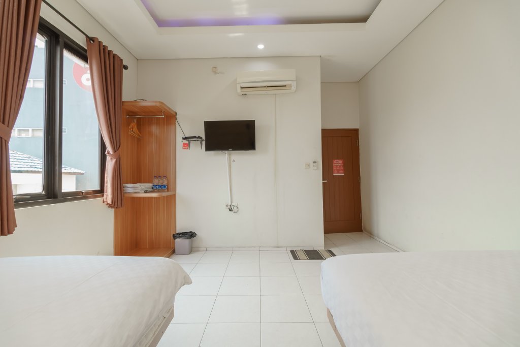 green apple residence near sarinah mitra reddoorz