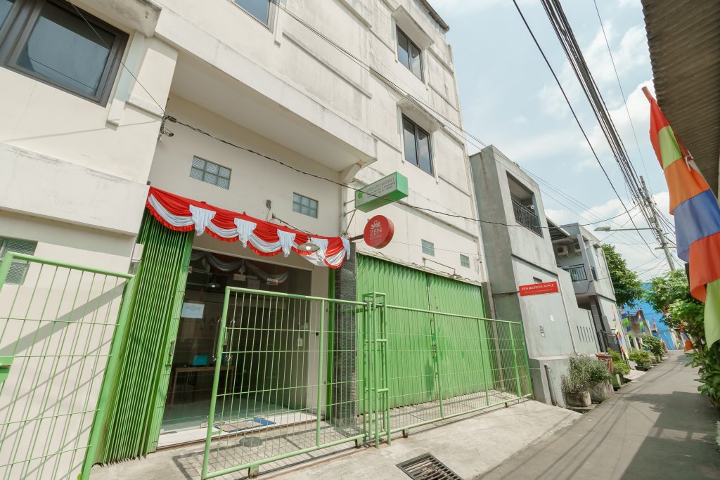 green apple residence near sarinah mitra reddoorz