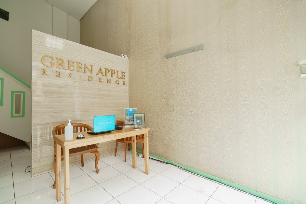 green apple residence near sarinah mitra reddoorz