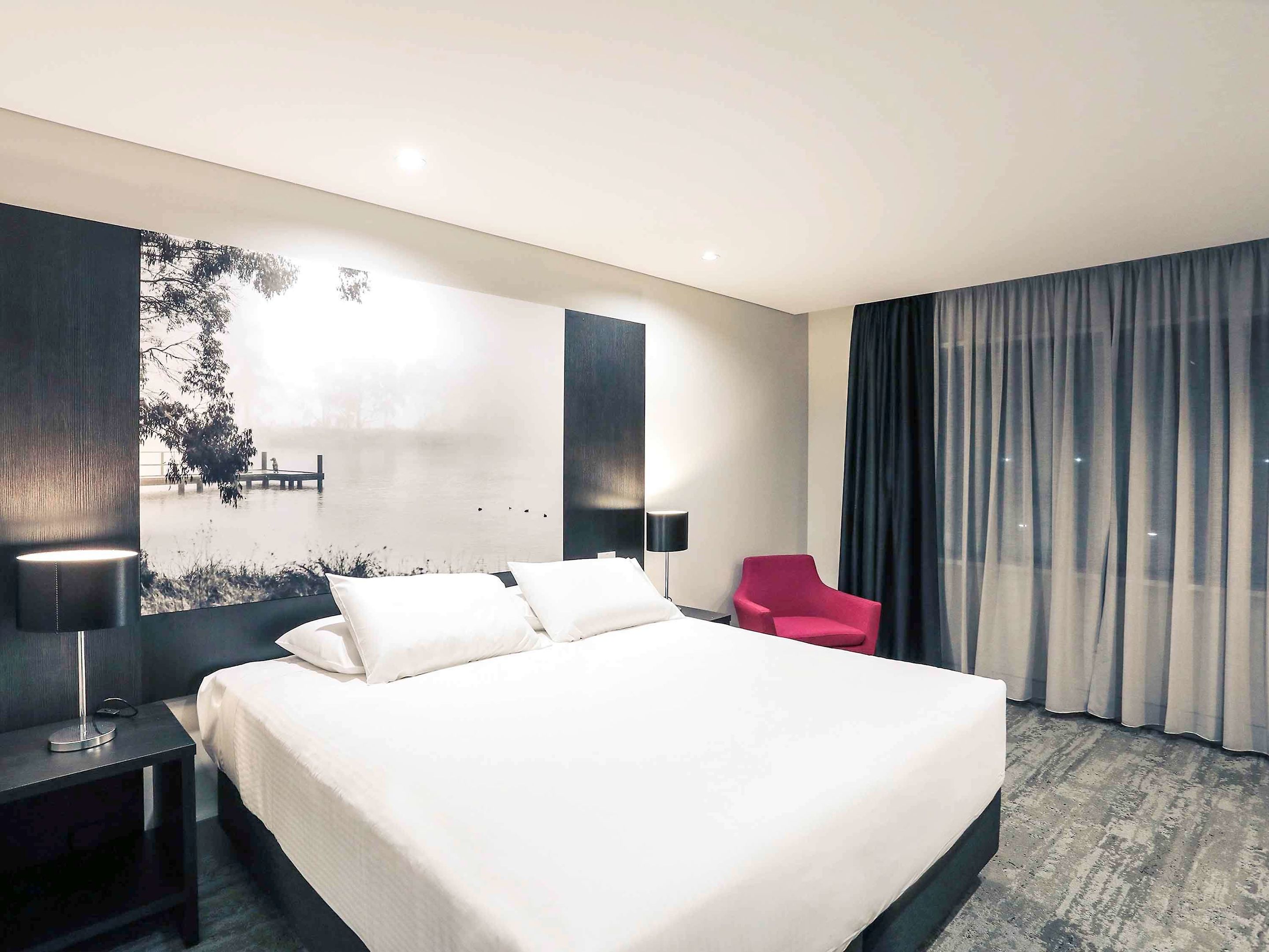mercure tamworth