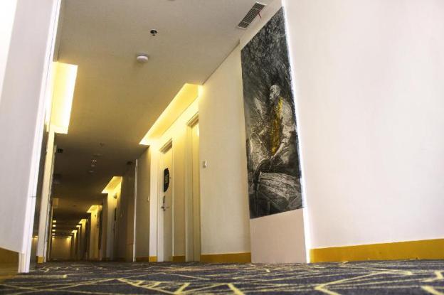 yello hotel harmoni jakarta