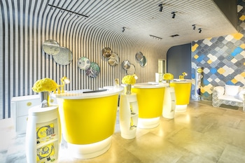 yello hotel harmoni jakarta