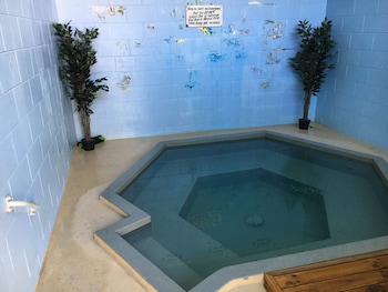 Opal Hot Springs & Holiday Park,Katikati>>Hamilton,3 star