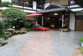 Kusatsu Onsen Ekinariya Ryokan